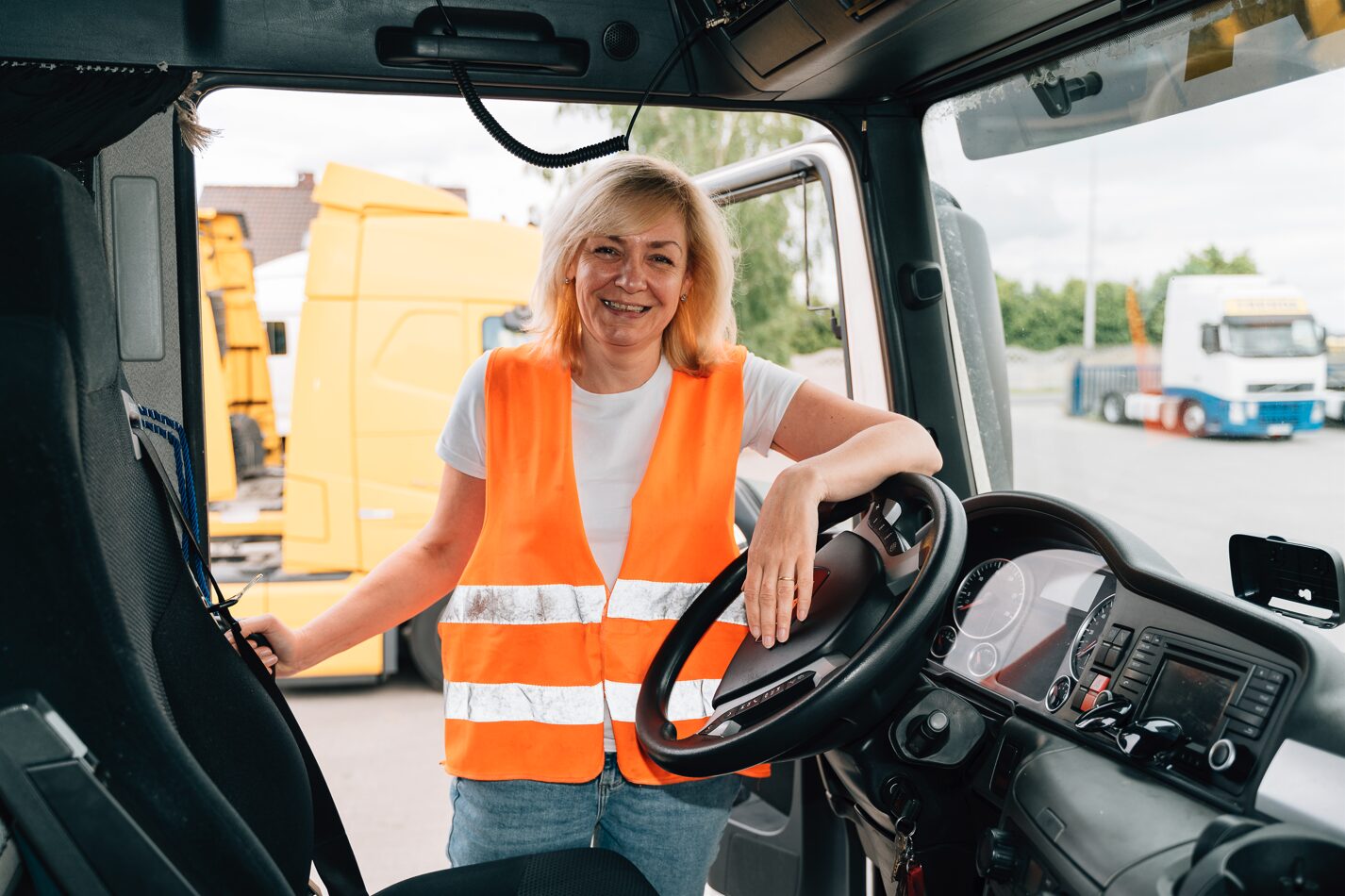 Happy-LKW-Fahrerin Happy-LKW-Fahrerin