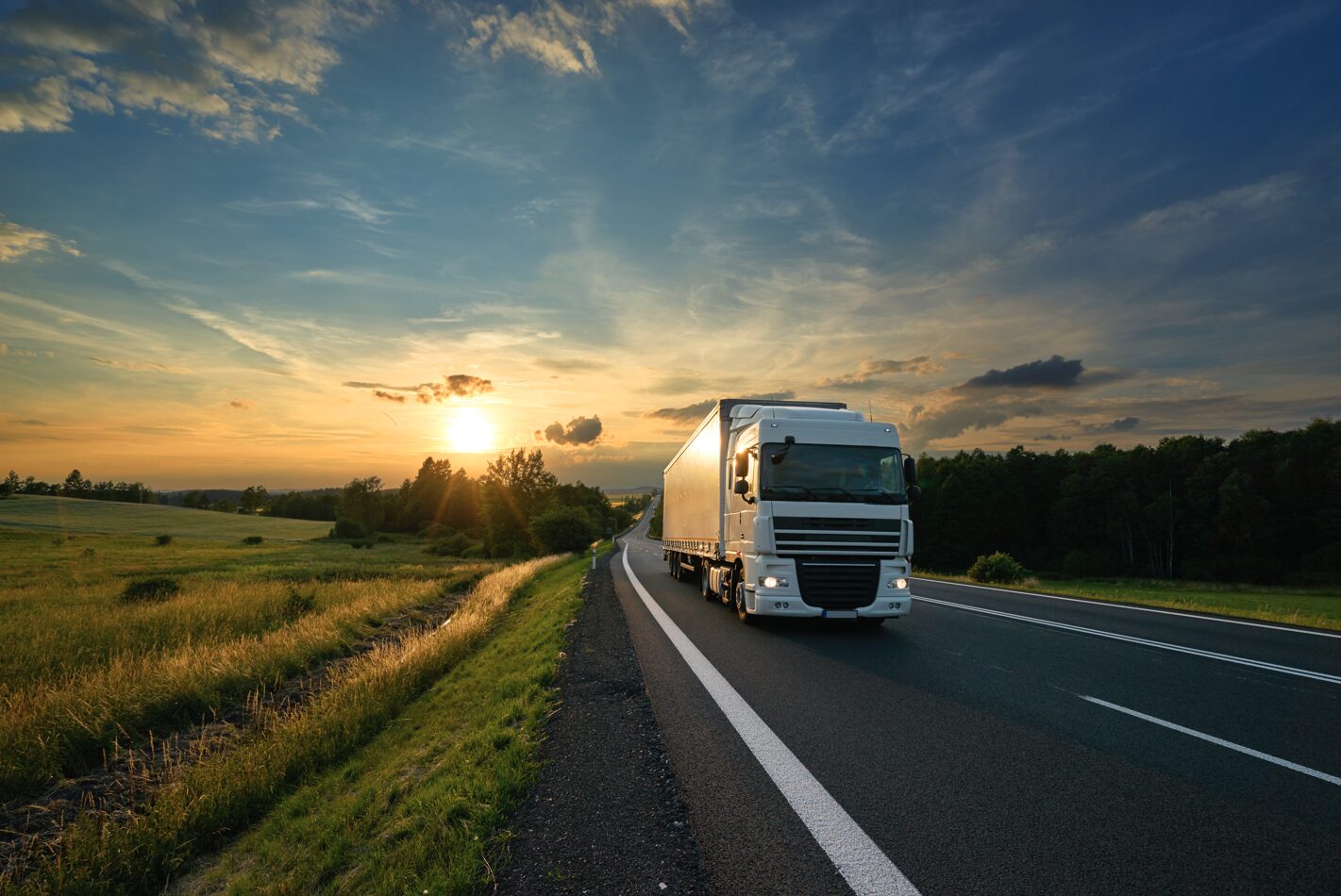 LKW-Sonnenuntergang LKW-Sonnenuntergang