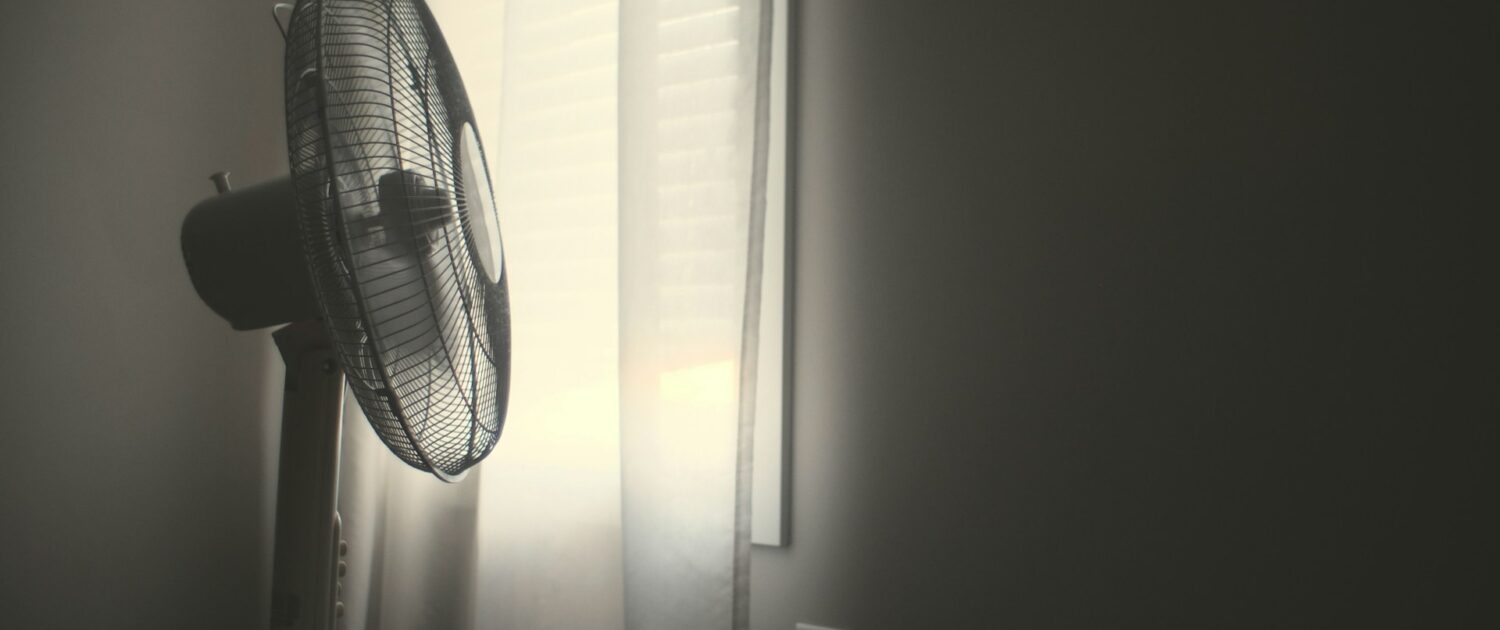 Ventilator im Schlafzimmer andrew-george-npImOWRVWyg-unsplash